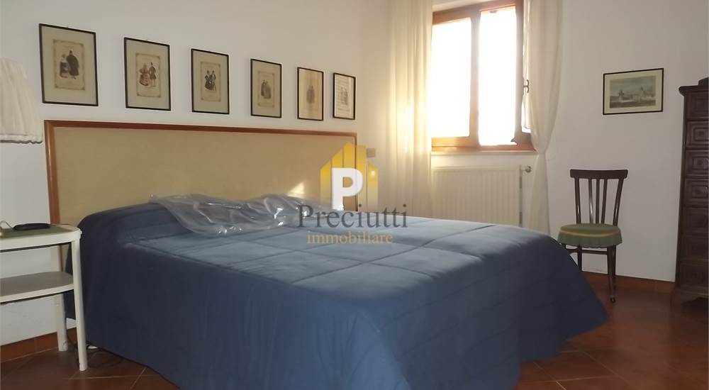 INT 1 PRIMA CAMERA