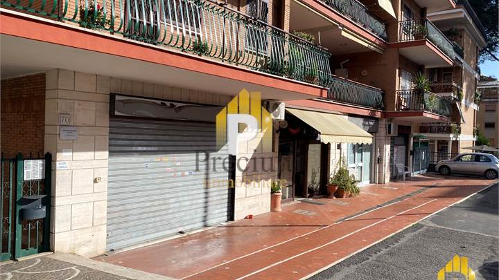 Commercial Premises / Showrooms for rent in Roma