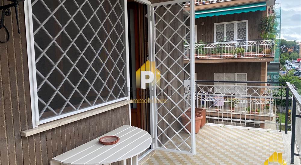 BALCONE CAMERA E SOGGIORNO