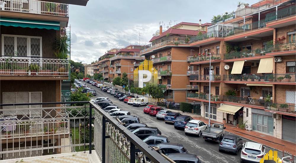 BALCONE CAMERA E SOGGIORNO