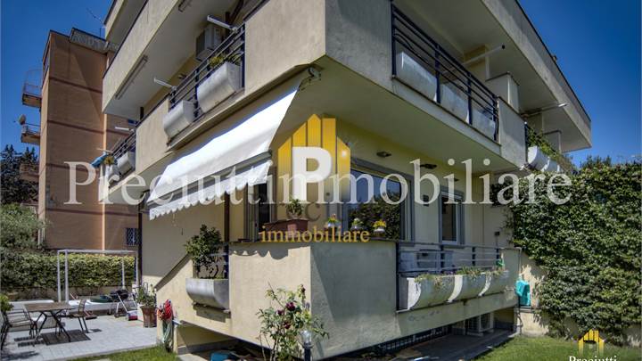 Terraced house for sale in Roma