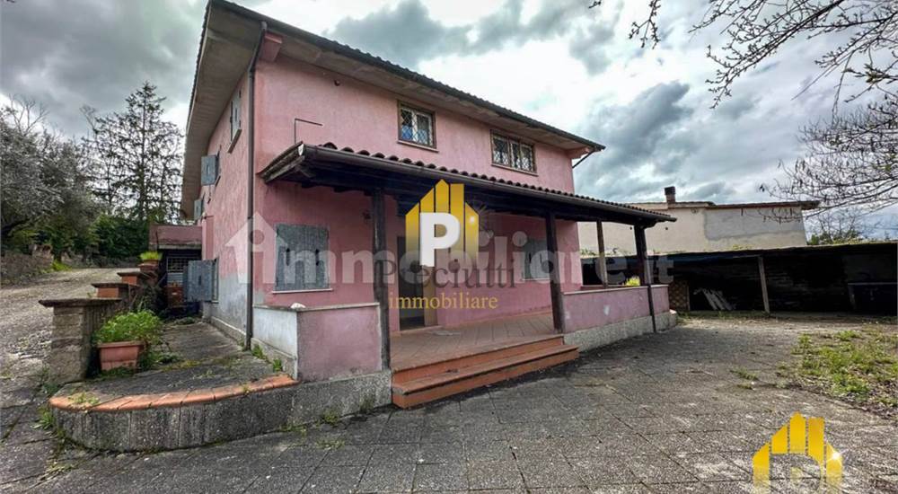 VILLA PIANO TERRA/SEMINTERRATO