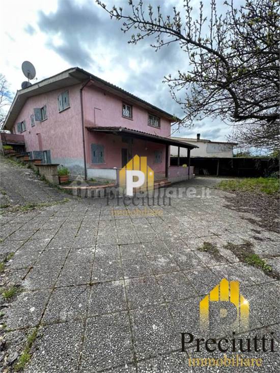 VILLA PIANO TERRA/SEMINTERRATO