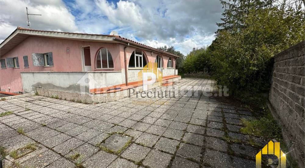 VILLA PIANO TERRA/PRIMO