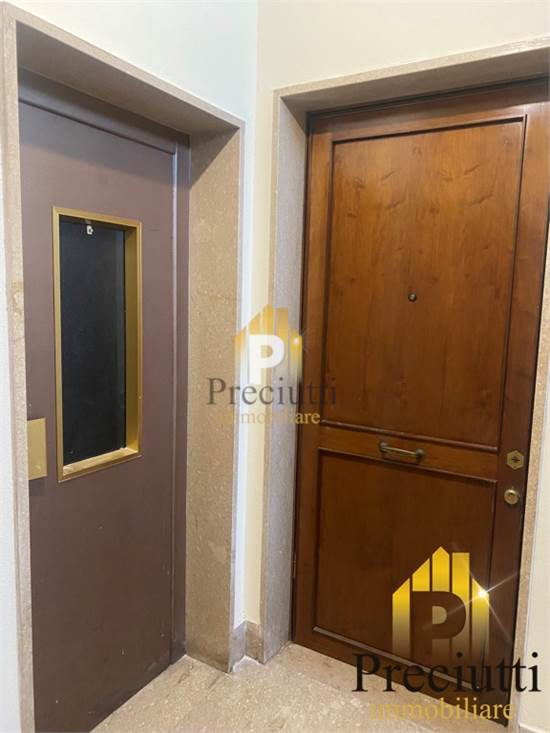 1 PIANO PORTA INGRESSO