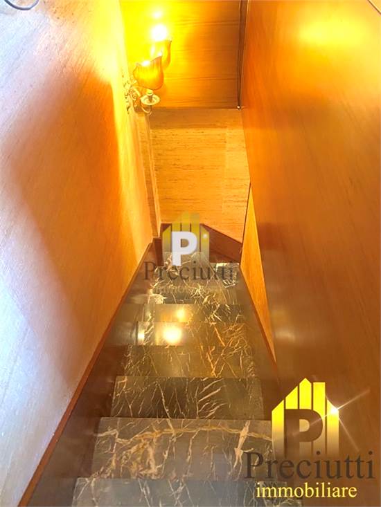 PIANO TERRA SCALA INTERNA