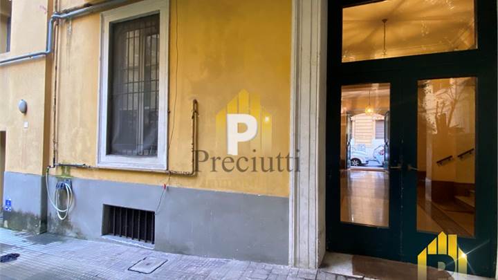 PRATI VIA DA PALESTRINA MAGAZZINO CON BAGNO LOCATO