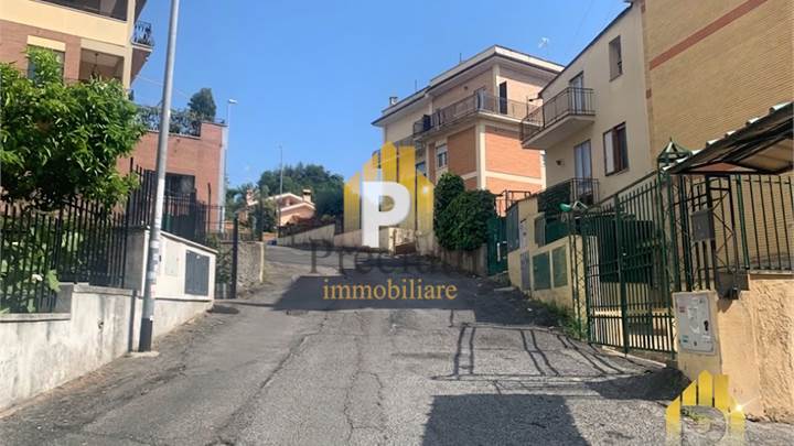 BRAVETTA VIA DEGLI AMODEI CASA INDIPENDENTE CON  GIARDINO